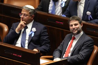 O Μπεν Γκβιρ (αριστερά) και ο Μπετσαλέλ Σμότριτς (δεξιά)